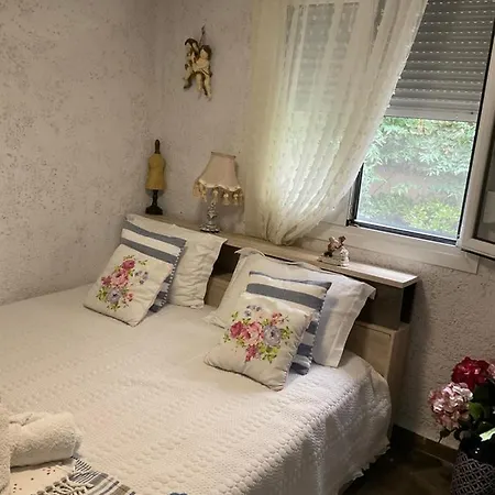 House With Big Garden * Corinth