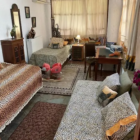 House With Big Garden * Corinth