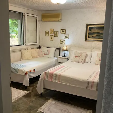 House With Big Garden Corinth