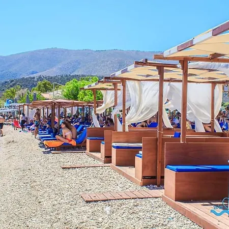 House With Big Garden Дом отдыха Corinth