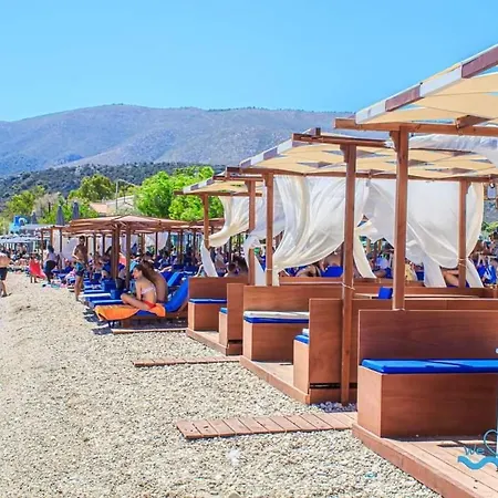 House With Big Garden Casa vacanze Corinto