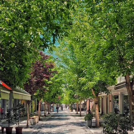 House With Big Garden * Corinth