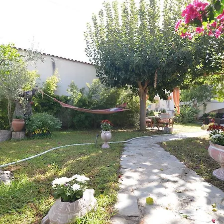 House With Big Garden Korinth