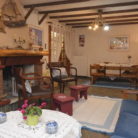 House With Big Garden *