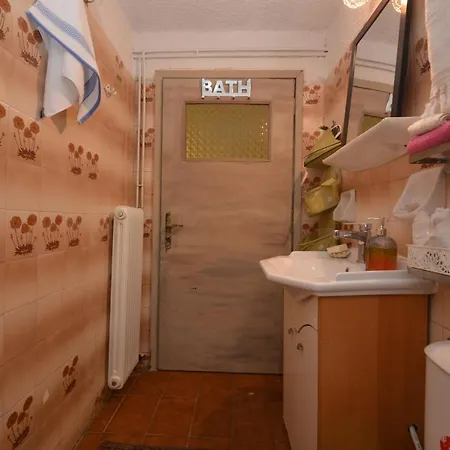 House With Big Garden Σπίτι διακοπών Corinth