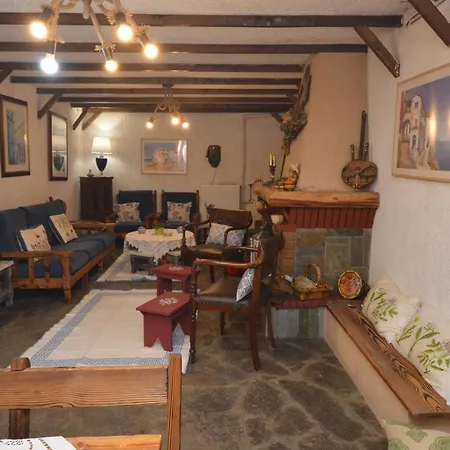 House With Big Garden * Corinth