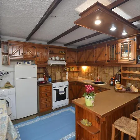 House With Big Garden Casa vacanze Corinto