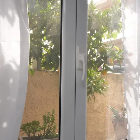 House With Big Garden * Corinth