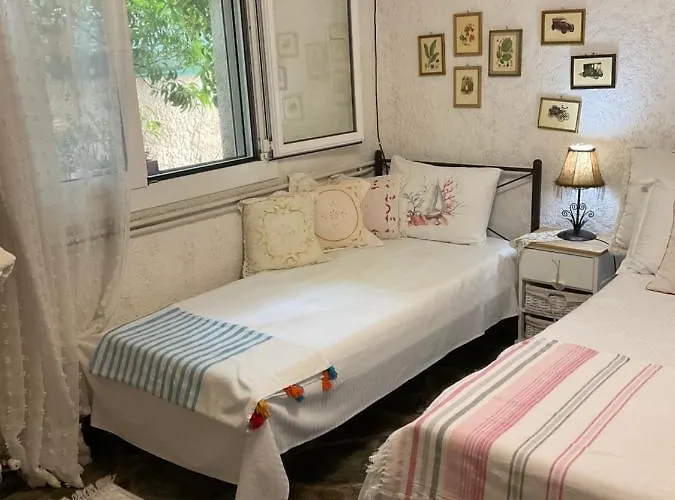 House With Big Garden Prázdninový dům Corinth