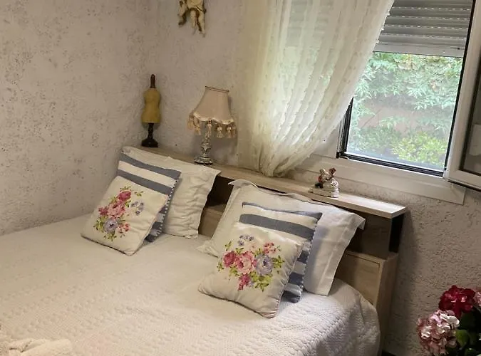 House With Big Garden * Corinth