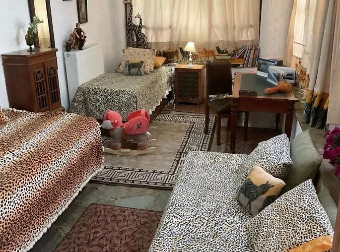 House With Big Garden * Corinth