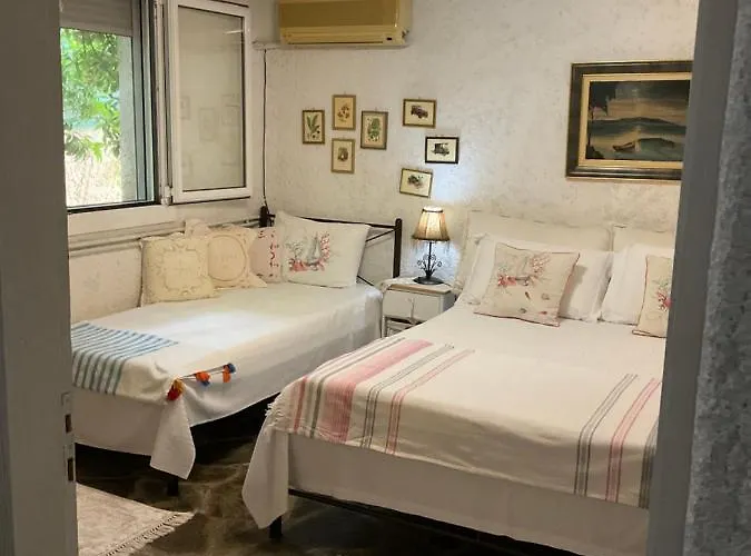 House With Big Garden Corinth