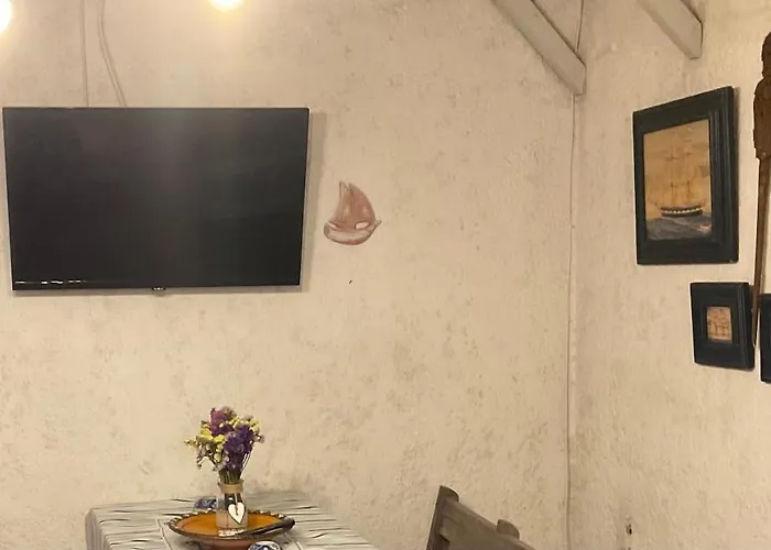 House With Big Garden * Corinth