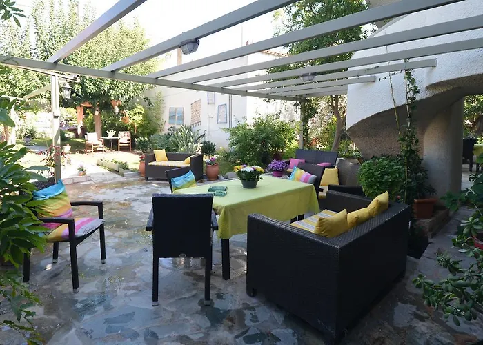 House With Big Garden 펜션 Corinth