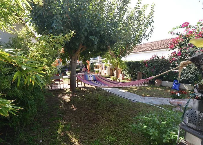 House With Big Garden 펜션