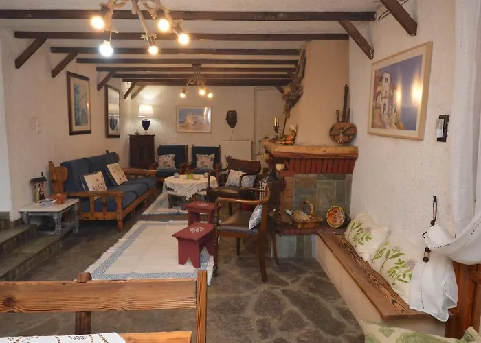 House With Big Garden * Corinth