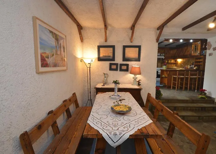 House With Big Garden *