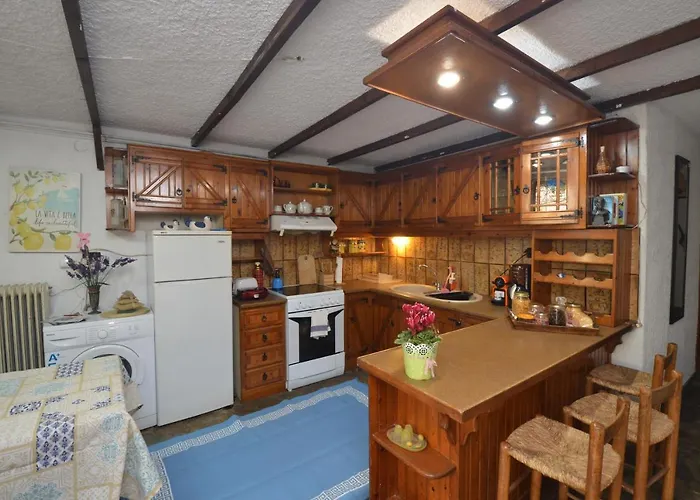 House With Big Garden Prázdninový dům Corinth