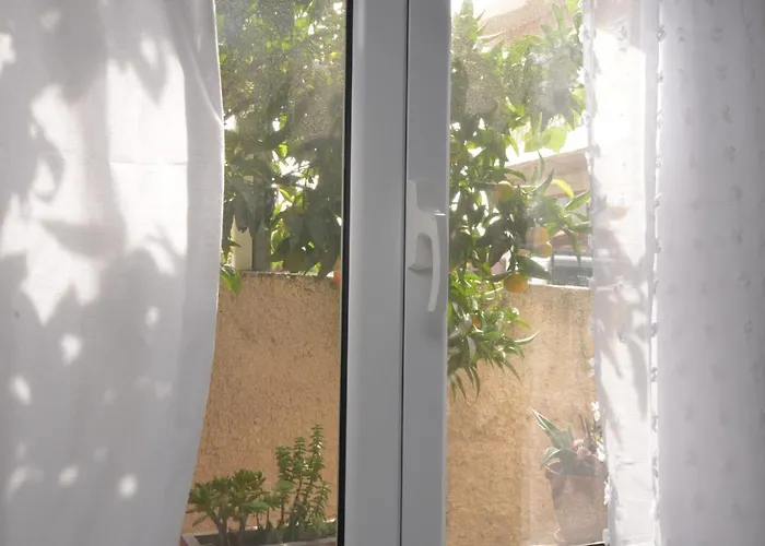 House With Big Garden * Corinth